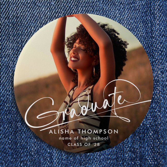 Moderner Script Graduate Foto Abschluss Button (Von Creator hochgeladen)