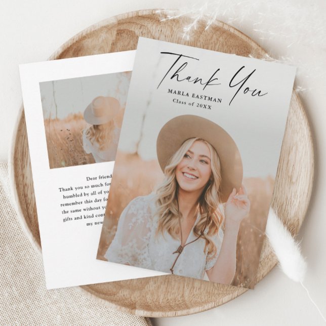Moderner Script Graduate Foto Abschluss Dankeskarte (Modern script photo graduation thank you card.
)