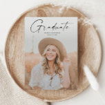 Moderner Script Graduate Foto Abschluss Einladung<br><div class="desc">Moderne Script Graduate Foto Abschluss Invitation.Colors können geändert werden. Auf der Rückseite befinden sich weitere Details und das zweite Foto. Klicken Sie auf die Schaltfläche Bearbeiten,  um dieses Design mit Ihren Fotos und Texten anzupassen.</div>