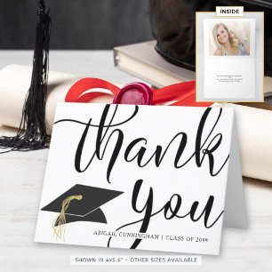 Moderner Script Mortarboard Foto Abschluss Dankeskarte