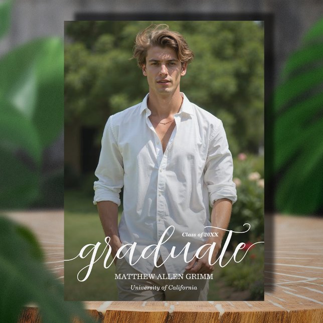 Moderner Script Overlay-Foto-Abschluss Ankündigung (Elegant white script photo graduation announcements,  PRINTED and/or INSTANT DOWNLOAD)