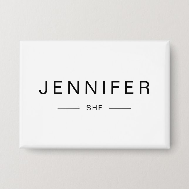 Moderner SHE-inspirierter personalisierter Namensb Button (Vorderseite)