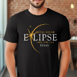 Moderner Staat 2024 Texas Total Solar Eclipse T-Shirt<br><div class="desc">Mit dem neuen Texas Total Solar Eclipse Custom T - Shirt präsentiert sich das Shirt als stilvolles und gedankliches Element für dieses außergewöhnliche Ereignis, das die Eleganz und Spannung der totalen Sonnenfinsternis erfasst. Das Jahr 2024 wird zusammen mit der Lage von Texas kühn angezeigt und dient als zeitloser Pfeiler dieses...</div>