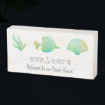 Moderner Strand koordiniert Wasserfarbenmeerleben Holzkisten Schild<br><div class="desc">Eine hübsche Art, Gäste in Ihrem Strandhaus willkommen zu heißen. Mit Aquarellbildern von Meeresgras, tropischen Fischen und Muscheln ist es eine einfache und moderne Art, Ihren Platz am Meer zu dekorieren. In den Farbtönen Türkis, Blau und Grün wird es Anzug der modernsten Dekoration. Die hellen und luftigen Farbtöne sind friedlich...</div>