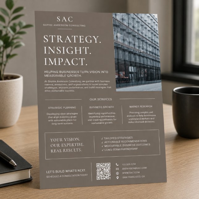 Moderner Taupe QR-Code Professional Berater Flyer (Modern Taupe QR Code Professional Consultant Flyer)
