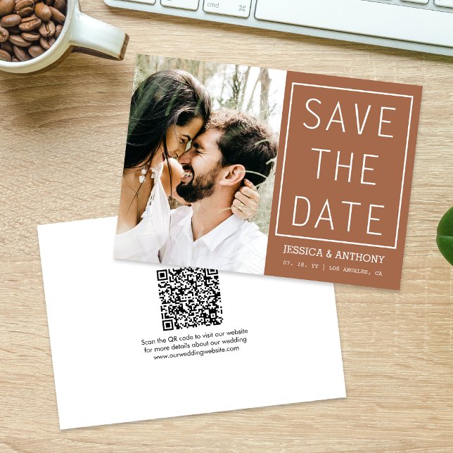 Moderner Terracotta-Save the Date Foto QR-Code Einladung (The QR code makes it easy for guests to visit your website for more details about your wedding.)