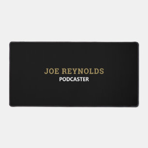 Moderner und stilvoller Podcaster, Podcast Schreibtischunterlage