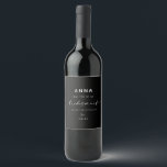 Moderner Vorschlag für eine Minimalistische Brides Weinetikett<br><div class="desc">Dieses minimalistische Brautwein-Label ist perfekt für die Braut von heute! Einfach und dennoch elegant, mit handgeschriebenem Kalligrafieschrift und serifenlosem Schriftart. Passen Sie das Etikett mit dem Namen Ihrer Brautjungfrau an, um eine besondere Touch zu erhalten. Für das passende Maid/Matron of Honor-Label und weitere Bräunungsgeschenke wie dieses, Karo in unserem Shop!...</div>