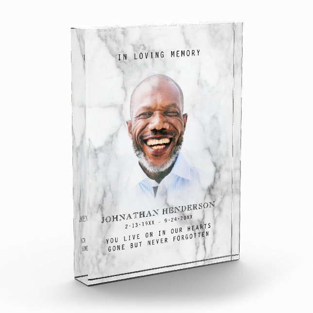 Moderner, weißer Marmor im Foto der Erinnerung (Links)