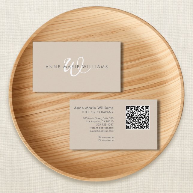 Moderner Weißer Tan-Script-Monogramm-QR-Code Visitenkarte (Von Creator hochgeladen)