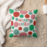 Moderner Whimsical Merry & Bright Simple Polka Dot Kissen<br><div class="desc">Fröhliches und helles typografisches Muster mit Buchstaben und Kreisen in rosa,  rot und grün.</div>