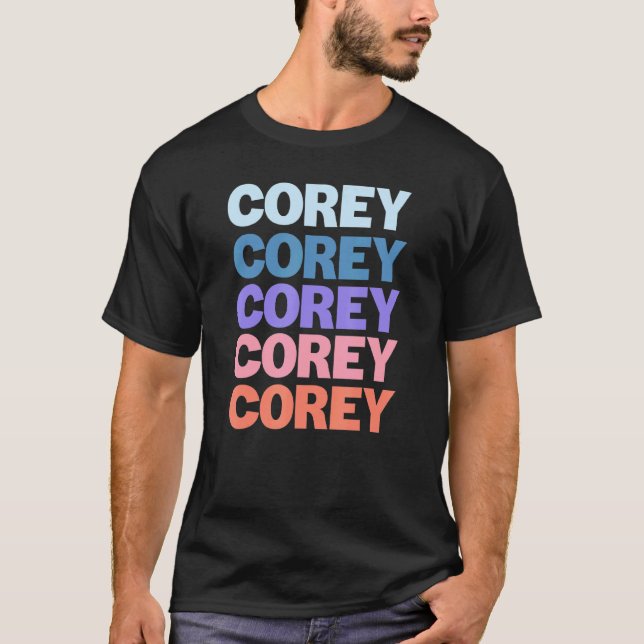 Moderner, wiederholter Text Corey T-Shirt (Vorderseite)