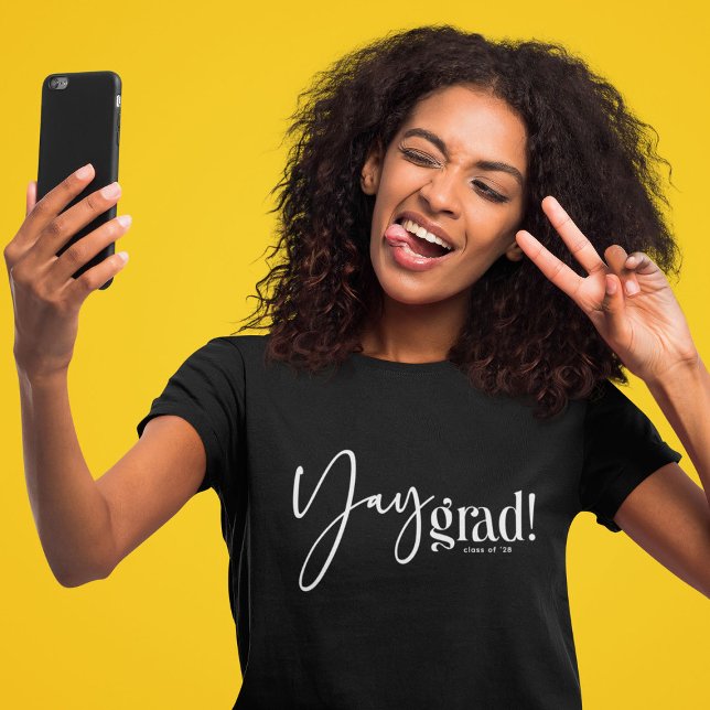 Moderner Yay-Grad-Abschluss T-Shirt (Von Creator hochgeladen)