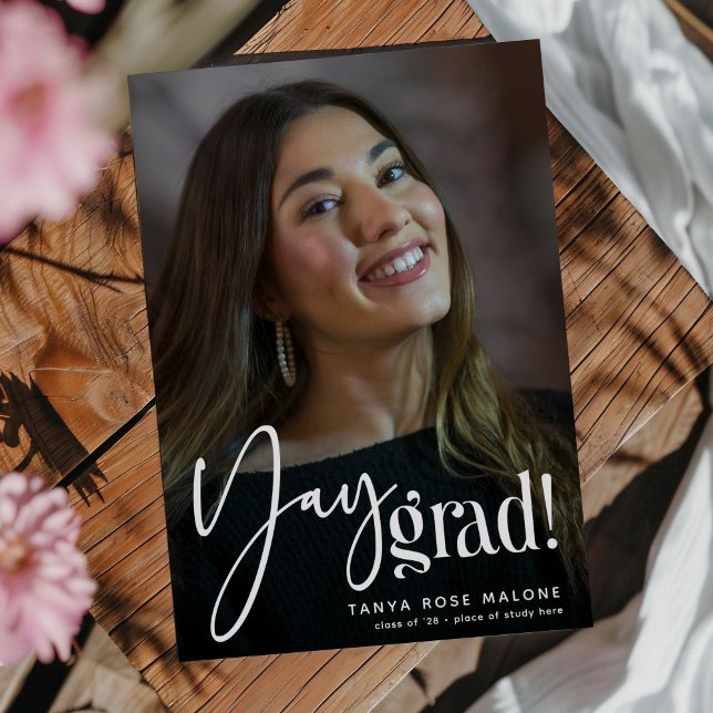 Moderner Yay-Grad-Foto-Abschluss Ankündigung (Von Creator hochgeladen)