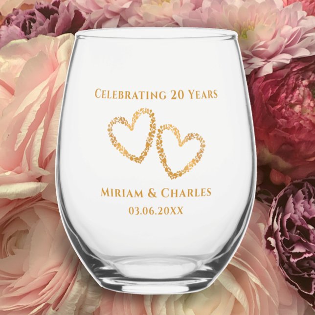 Modernes 20. Hochzeitstag Herz Personalisiert Weinglas Ohne Stiel (Add couples names and wedding anniversary date for an elegant golden heart keepsake glass gift.
)