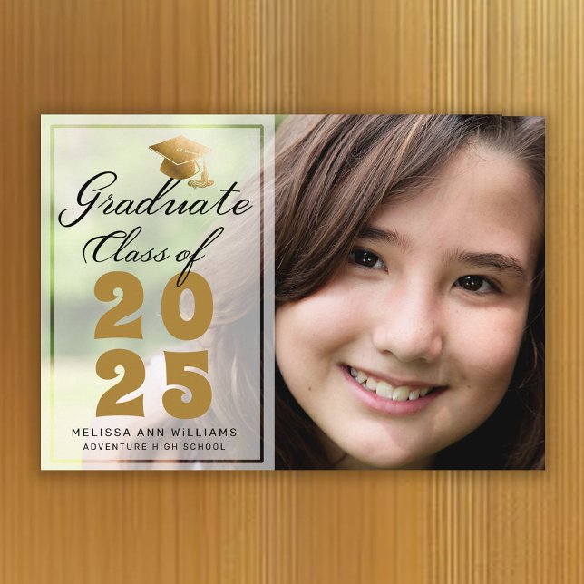 Modernes Abschluss Foto Gold Black Script 2025 Ankündigung (2025 Photo Graduation Announcement with Gold text)
