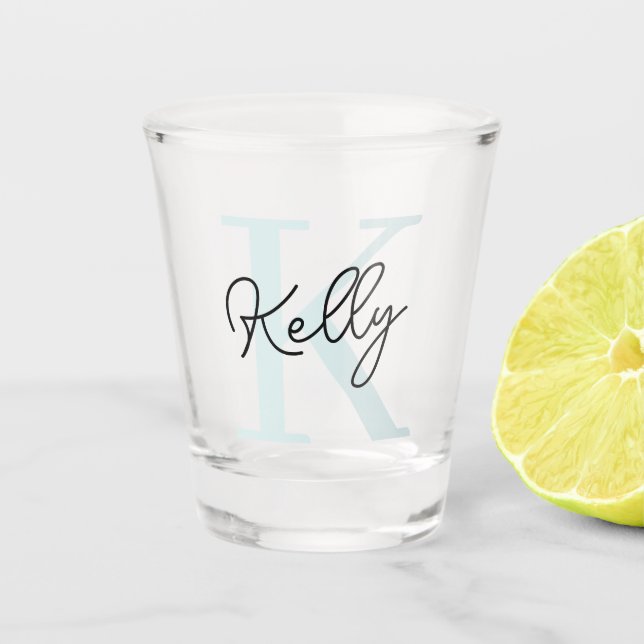 Modernes Aqua Blue Monogram Script Schnapsglas (Vorderseite)