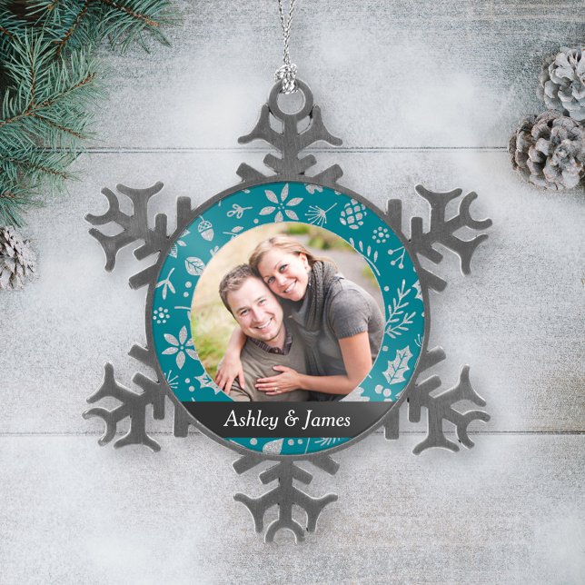 Modernes Aquamarines Holiday Folies Couple Foto Schneeflocken Zinn-Ornament (Von Creator hochgeladen)