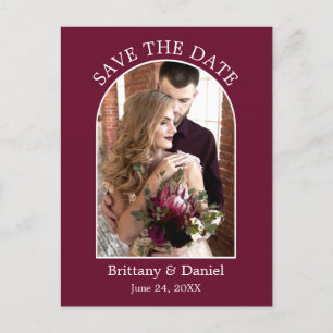 Modernes Arch Frame Foto Burgundy Save the Date Postkarte