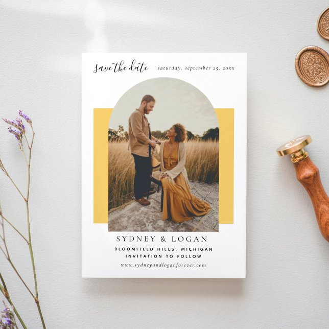 Modernes Arch Yellow Wedding-Foto Save The Date (Von Creator hochgeladen)