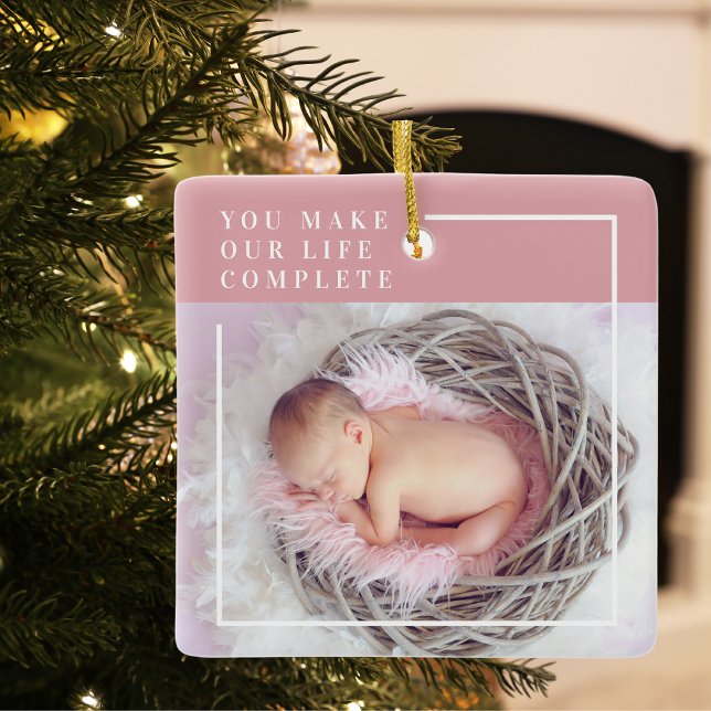 Modernes Baby-Foto | Rosa und Weiß | Angebot Keramikornament (Von Creator hochgeladen)