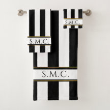 Modernes Bad mit Schwarz-weißen Streifen