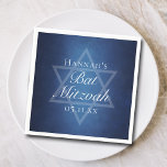 Modernes Bat Mitzvah Party Blue Star von David Cus Serviette<br><div class="desc">Schöne,  dunkelblaue Farbtöne schaffen eine Textur wie Wasser auf diesen speziellen Bat Mitzvah Party Servietten. Elegante,  weiße,  minimalistische Schrift über die Dekoration mit dem Namen Ihrer Tochter auf dem subtilen Star of David für eine jüdische Feier.</div>