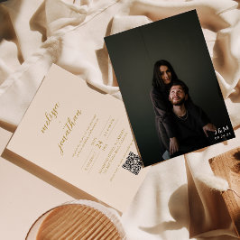 Modernes Beige Gold Foto Monogram QR Code Wedding Einladung