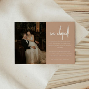 Modernes Beige-Hochzeitssemble-Foto "We Eloped" Ankündigung