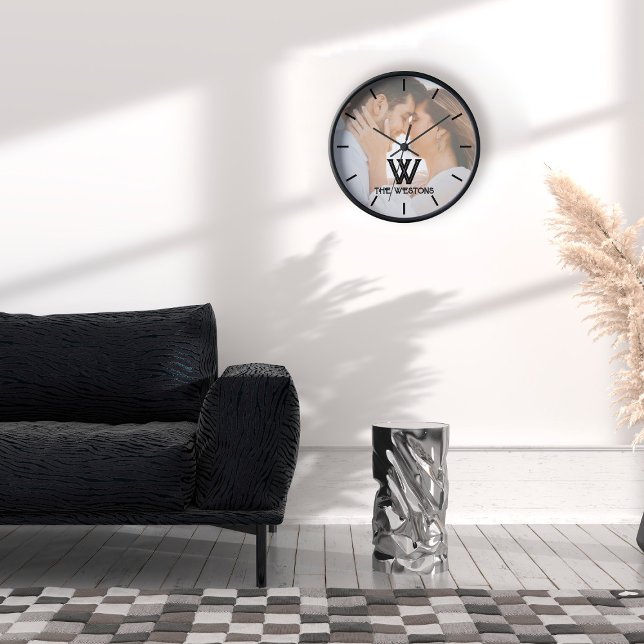 Modernes, benutzerdefiniertes Foto Monogram Uhr (Von Creator hochgeladen)