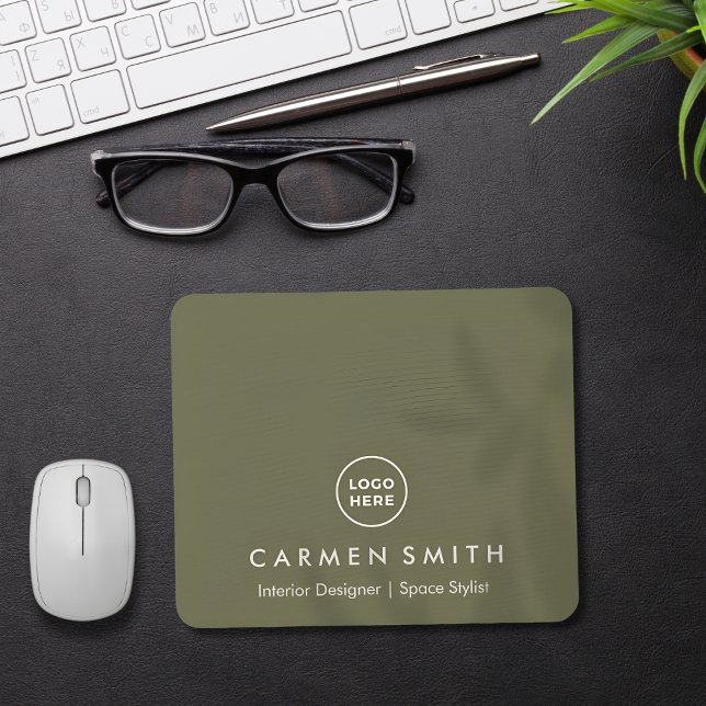 Modernes, benutzerdefiniertes grünes Olive mit Log Mousepad (Von Creator hochgeladen)
