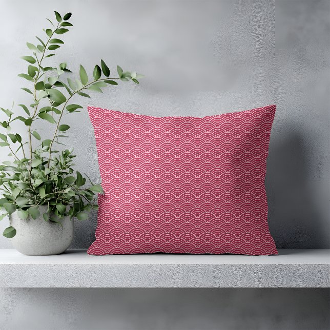 Modernes Berry Red Japanese Wave Muster Kissen (Von Creator hochgeladen)
