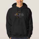 Modernes Black & Gold 2024 Texas Total Solar Eclip Hoodie<br><div class="desc">Mit dem neuen Texas Total Solar Eclipse Custom T - Shirt präsentiert sich das Shirt als stilvolles und gedankliches Element für dieses außergewöhnliche Ereignis, das die Eleganz und Spannung der totalen Sonnenfinsternis erfasst. Das Jahr 2024 wird zusammen mit der Lage von Texas kühn angezeigt und dient als zeitloser Pfeiler dieses...</div>