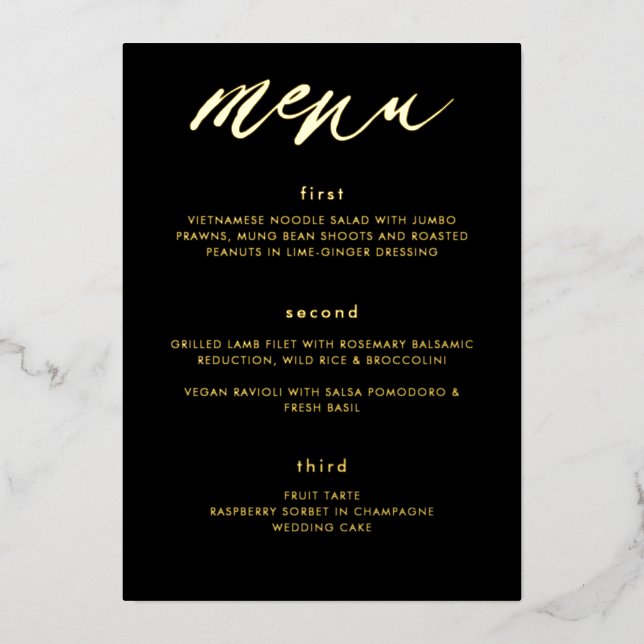 Modernes Black Gold Calligraphy Wedding Menu Folieneinladung (Vorderseite)
