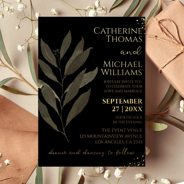 Modernes Black Gold Leaf Wedding Monogram Folieneinladung (Von Creator hochgeladen)