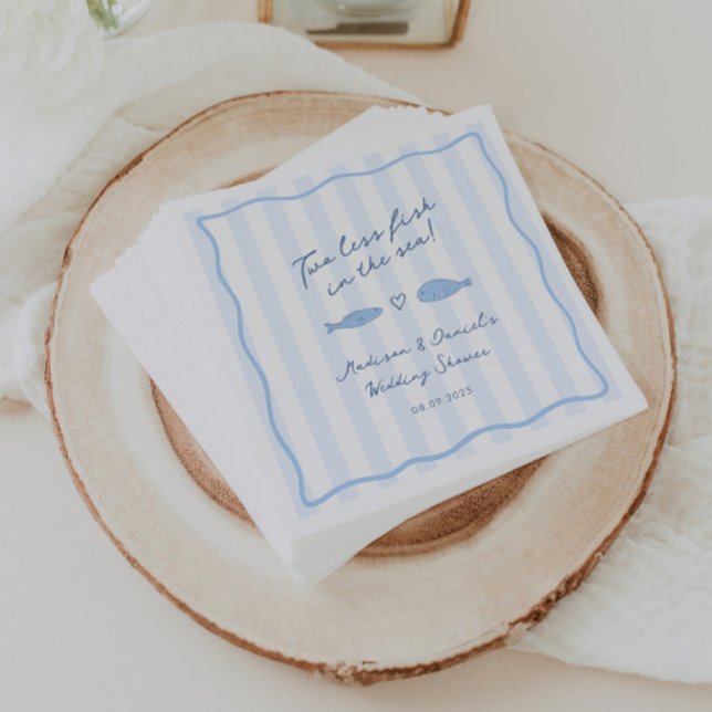 Modernes Blau, zwei weniger Fische im Polterabend Serviette (Two less fish in the sea modern blue and white couples shower napkins)