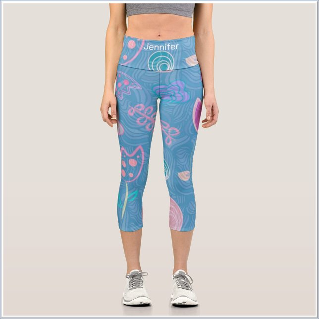 Modernes Blaupink und Lila Blütendecke Capri Leggings (Von Creator hochgeladen)