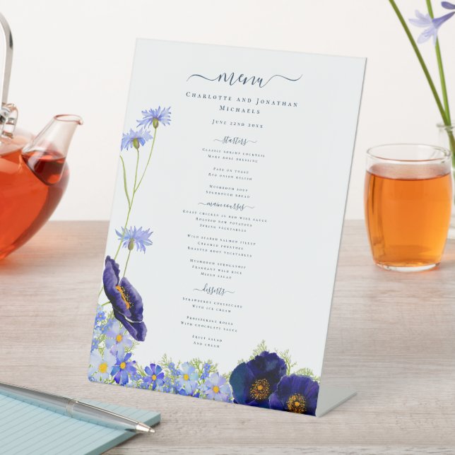 Modernes Blue Floral Boho Wedding Menu Sockelschild (In Situ)