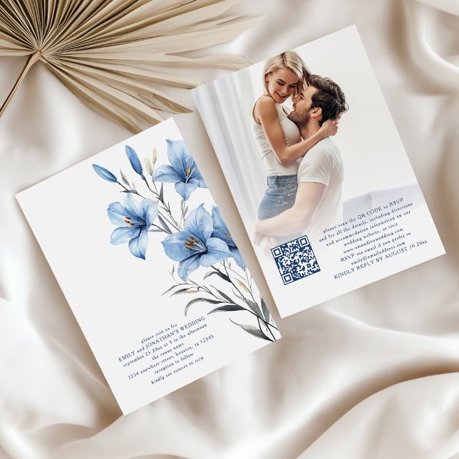 Modernes Blue Florals Foto Overlay QR Code Hochzei Einladung (Front and back view)