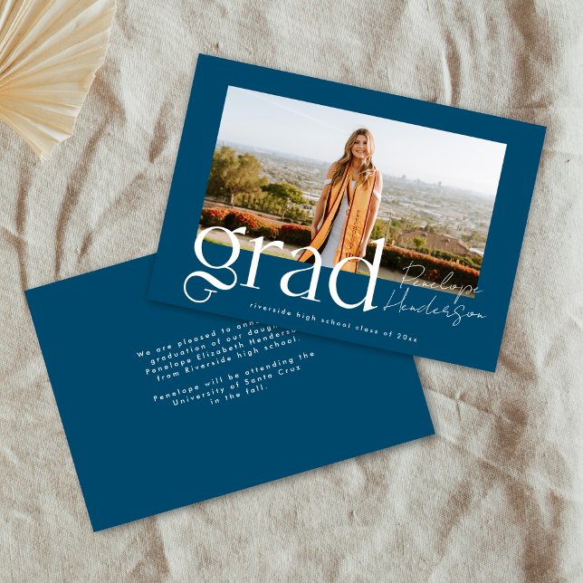 Modernes Blue Foto Class 2025 Abschluss Ankündigung (Von Creator hochgeladen)