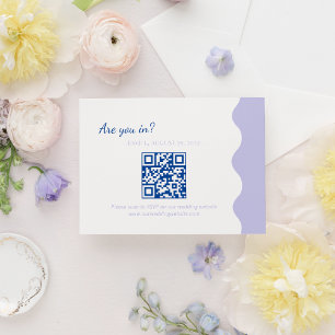 Modernes Blue Lavender Wave Scallop QR Code Hochze RSVP Karte