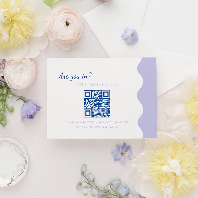 Modernes Blue Lavender Wave Scallop QR Code Hochze RSVP Karte (Von Creator hochgeladen)