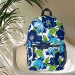 Modernes Blumenblau und grüne Monogramm Bedruckter Rucksack<br><div class="desc">Mit diesem atemberaubenden floralen Rucksack können Sie Ihren Alltagsabenteuern einen farbenfrohen und Flair verleihen. Der Pop der kühnen Marine und Aqua blüht vor einem knusprigen, weißen Hintergrund, der durch die lebhaften grünen Blätter perfekt hervorgehoben wird. Es ist für Stil und Funktionalität konzipiert und verfügt über ein geräumiges Hauptfach, eine sichere...</div>