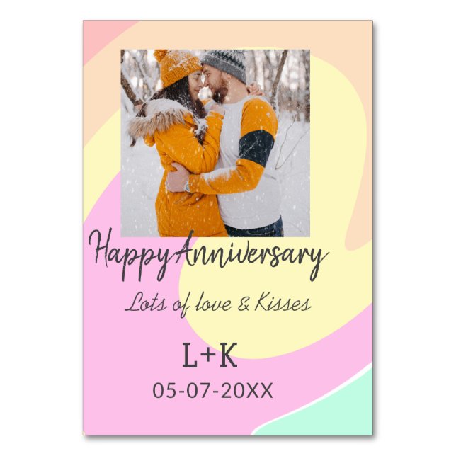 Modernes boho Happy Jubiläum Namensdatum orange hi Tischnummer (Vorderseite)