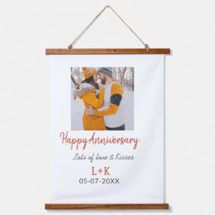 Modernes boho Happy Jubiläum Namensdatum orange hi Wandteppich Mit Holzrahmen