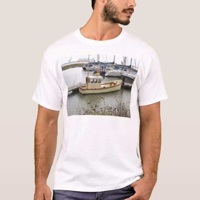Modernes Boots-traditionelle Art T-Shirt (Vorderseite)