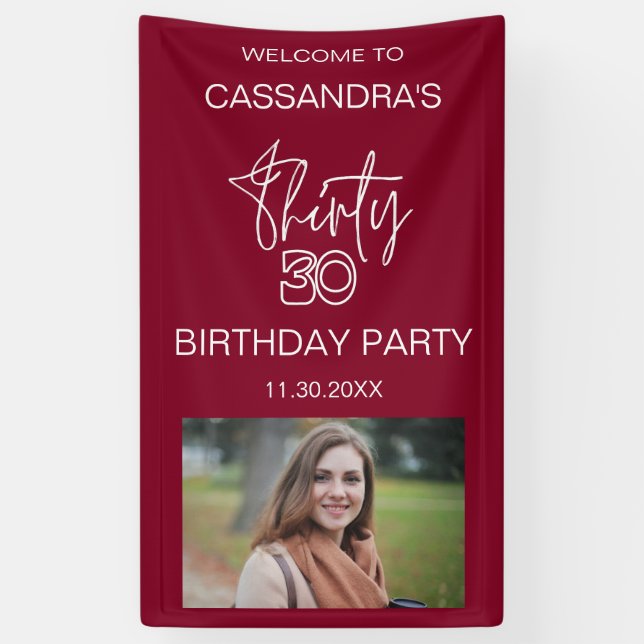 Modernes Burgund Foto 30. Geburtstag Willkommen Banner (Vertikal)