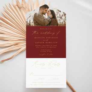Modernes Burgundy Gold Foil Script Foto Hochzeit All-in-One-Einladung