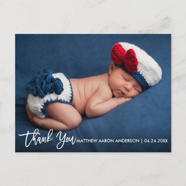 Modernes Bürsten-Skript-neues Baby danken Ihnen W Ankündigungspostkarte (Vorderseite)