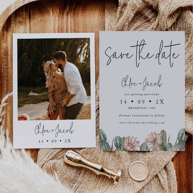 Modernes Cactus Foto Wedding Save the Date Card Einladung (Cactus themed wedding save the date also featuring some modern calligraphy and the couples photo.)